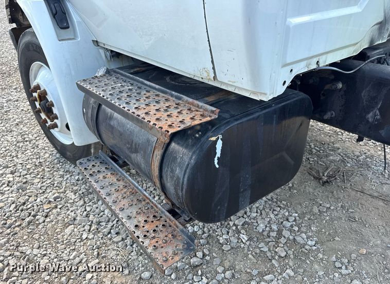 image for item DW6578 2006 International 4300 truck cab and chassis