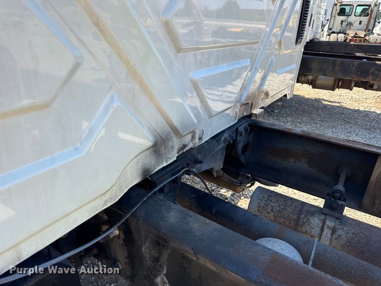 image for item DW6578 2006 International 4300 truck cab and chassis