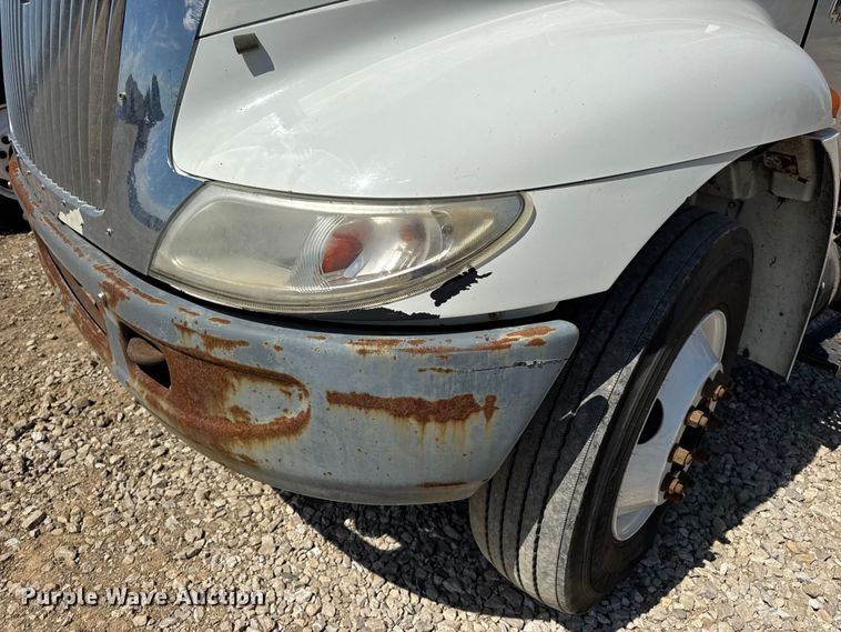 image for item DW6578 2006 International 4300 truck cab and chassis