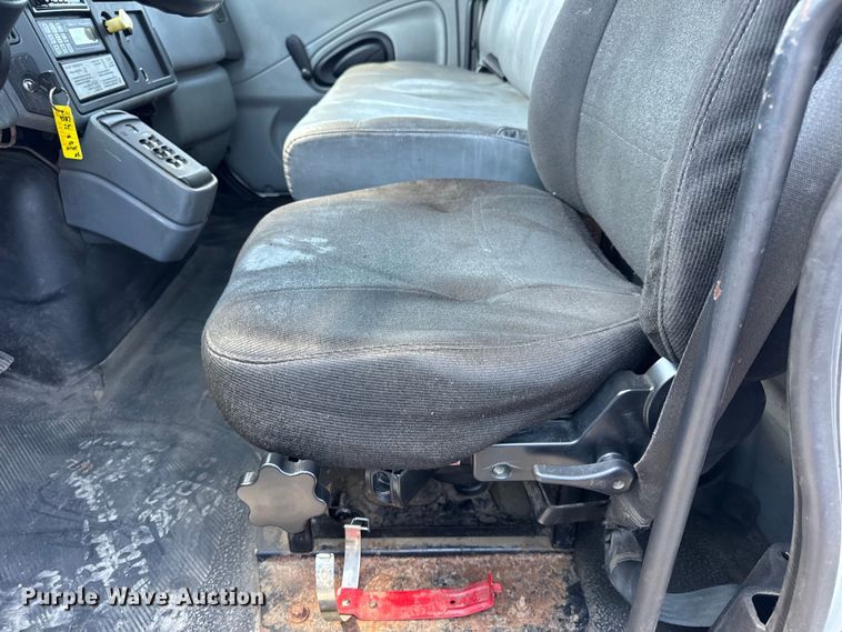 image for item DW6578 2006 International 4300 truck cab and chassis