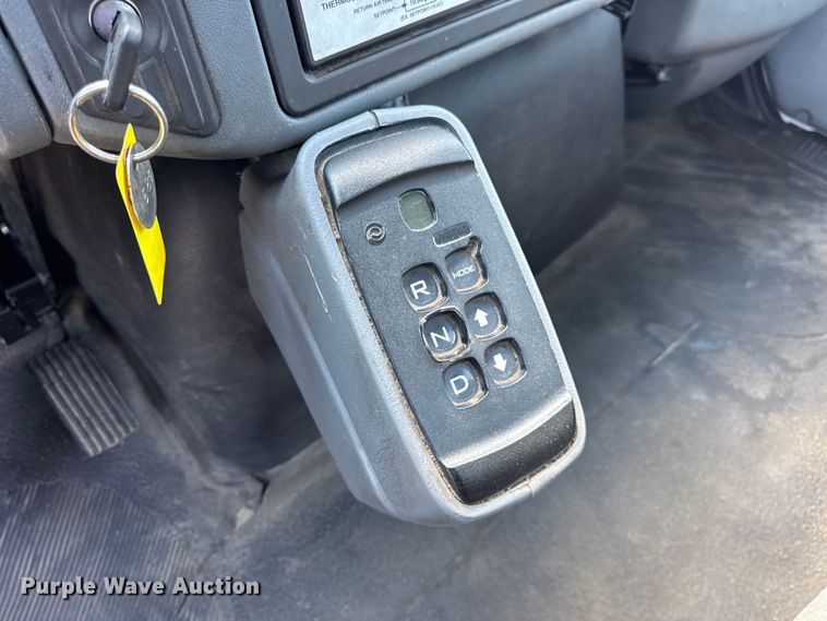 image for item DW6578 2006 International 4300 truck cab and chassis