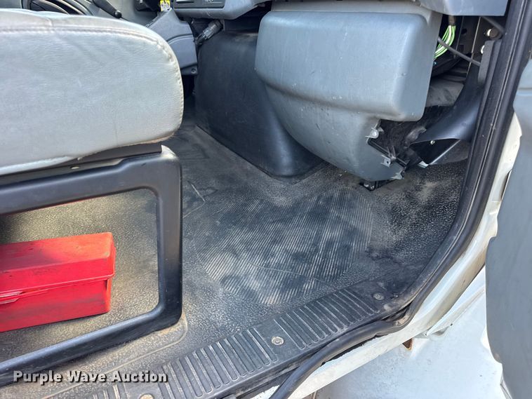 image for item DW6578 2006 International 4300 truck cab and chassis