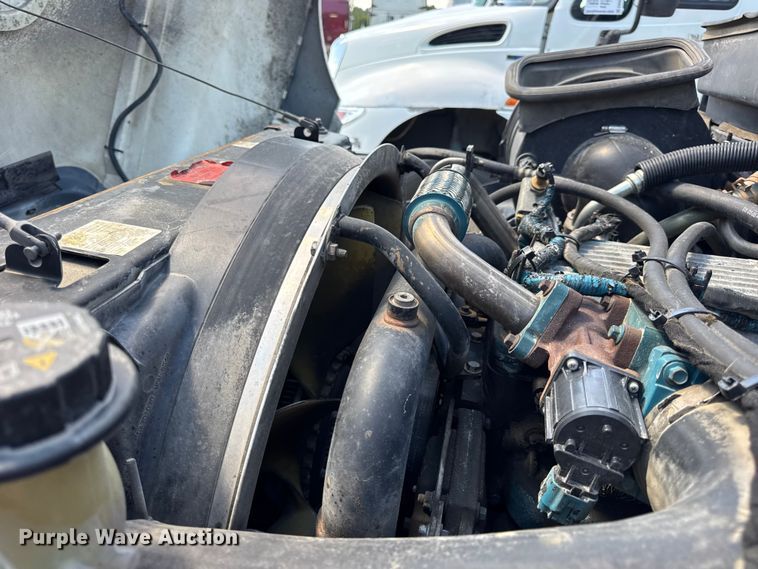 image for item DW6578 2006 International 4300 truck cab and chassis