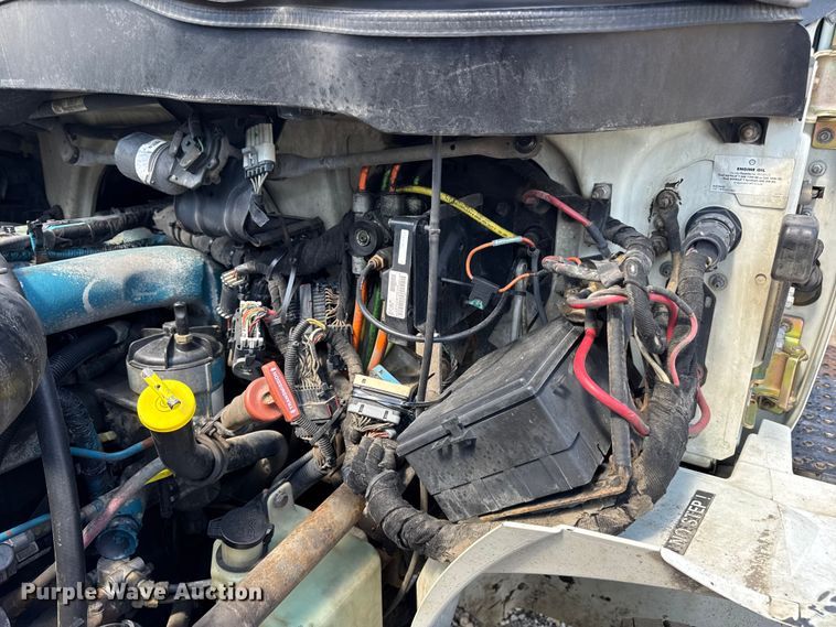 image for item DW6578 2006 International 4300 truck cab and chassis