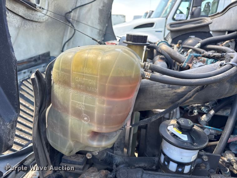 image for item DW6578 2006 International 4300 truck cab and chassis