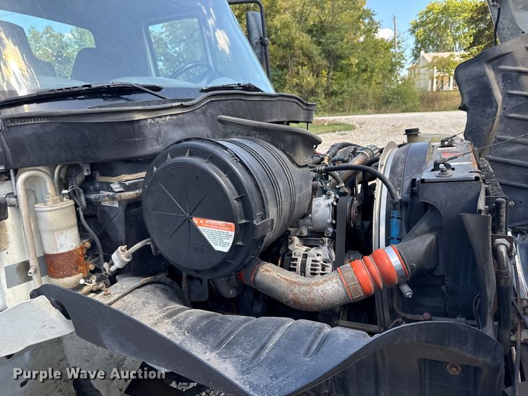 image for item DW6578 2006 International 4300 truck cab and chassis