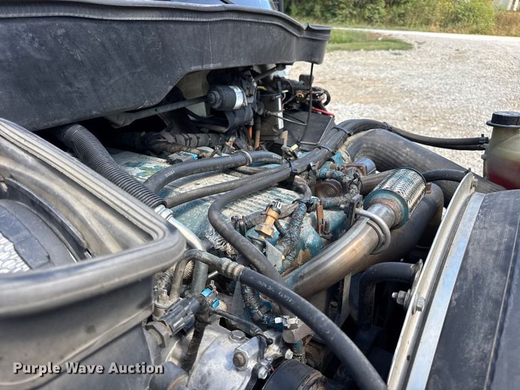 image for item DW6578 2006 International 4300 truck cab and chassis