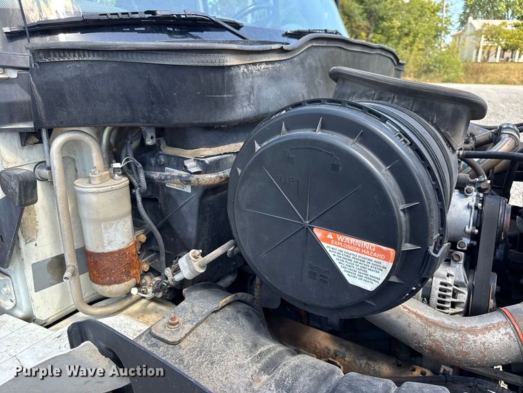 image for item DW6578 2006 International 4300 truck cab and chassis