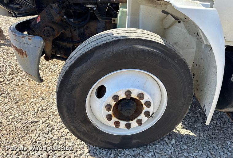 image for item DW6578 2006 International 4300 truck cab and chassis