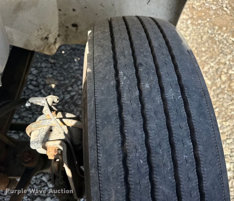 image for item DW6578 2006 International 4300 truck cab and chassis