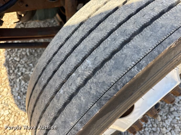 image for item DW6578 2006 International 4300 truck cab and chassis