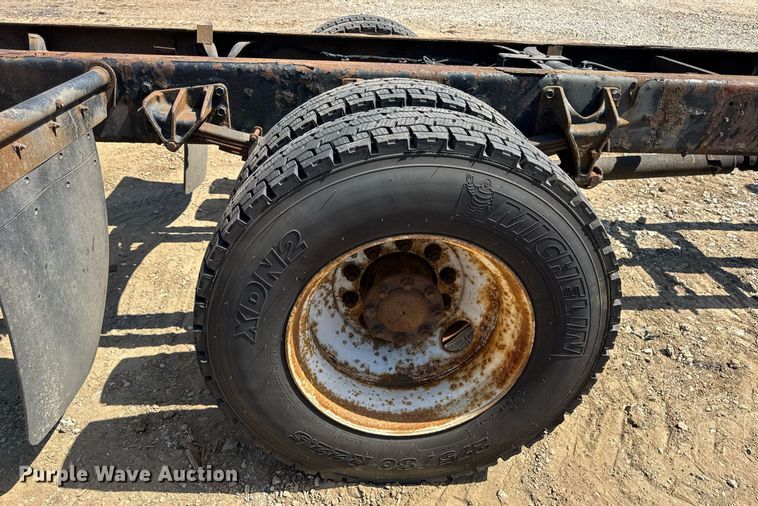 image for item DW6578 2006 International 4300 truck cab and chassis