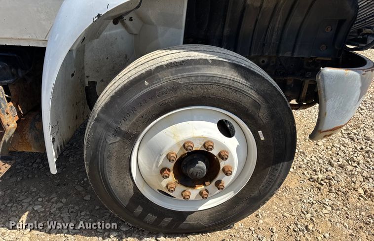 image for item DW6578 2006 International 4300 truck cab and chassis