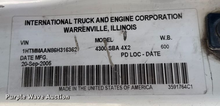image for item DW6578 2006 International 4300 truck cab and chassis