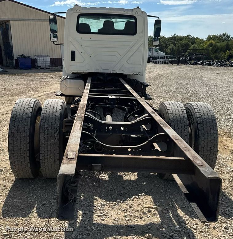 image for item DW6579 2010 International 4300 truck cab and chassis