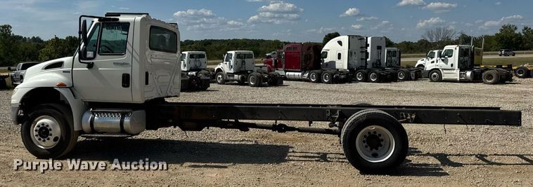 image for item DW6579 2010 International 4300 truck cab and chassis
