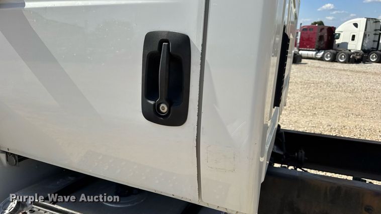 image for item DW6579 2010 International 4300 truck cab and chassis
