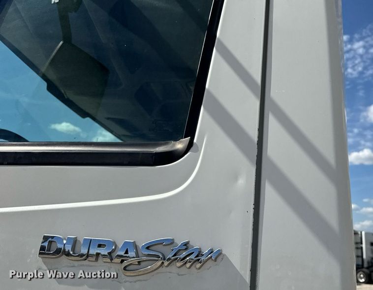 image for item DW6579 2010 International 4300 truck cab and chassis