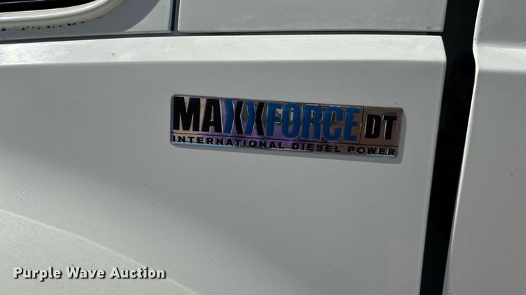 image for item DW6579 2010 International 4300 truck cab and chassis