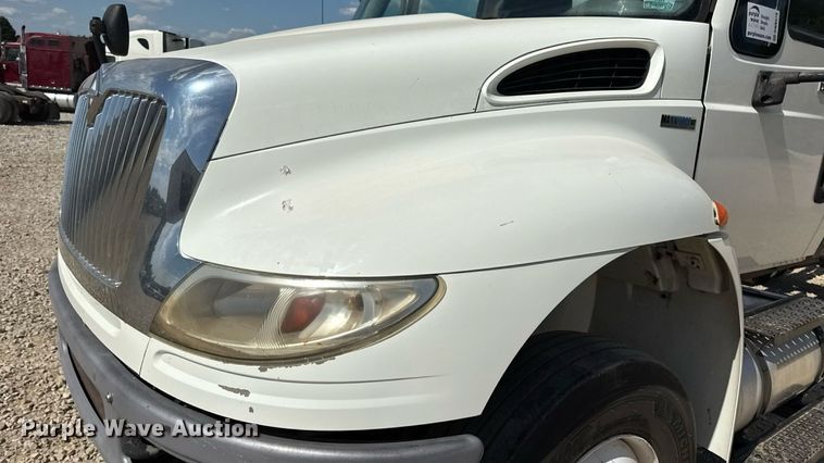 image for item DW6579 2010 International 4300 truck cab and chassis