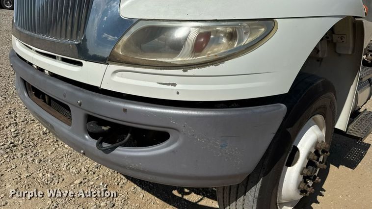 image for item DW6579 2010 International 4300 truck cab and chassis