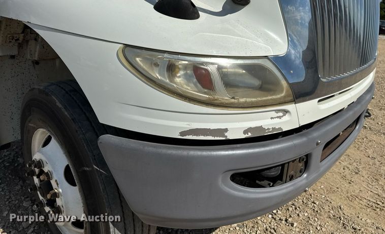 image for item DW6579 2010 International 4300 truck cab and chassis