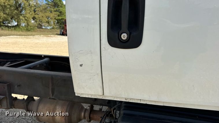image for item DW6579 2010 International 4300 truck cab and chassis