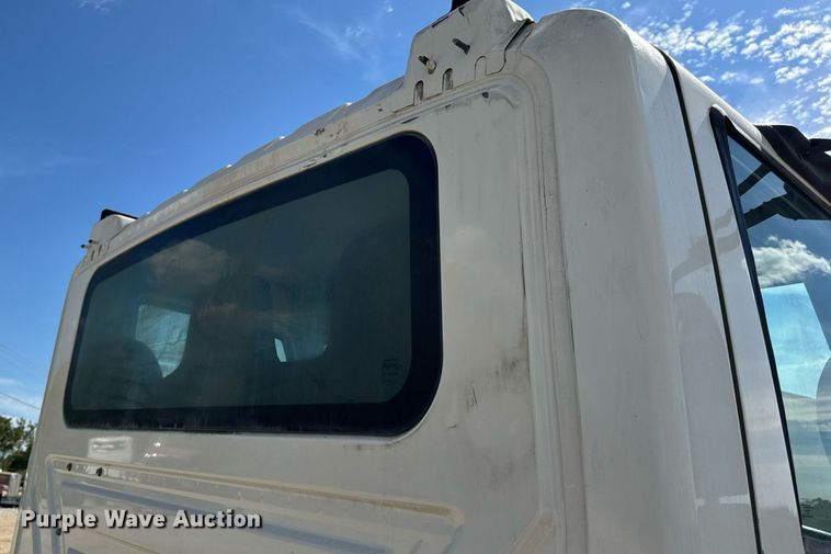 image for item DW6579 2010 International 4300 truck cab and chassis