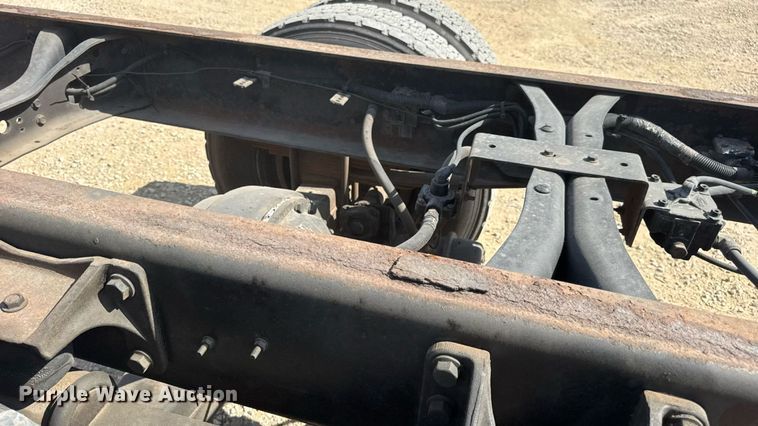 image for item DW6579 2010 International 4300 truck cab and chassis