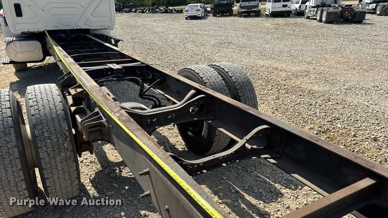 image for item DW6579 2010 International 4300 truck cab and chassis