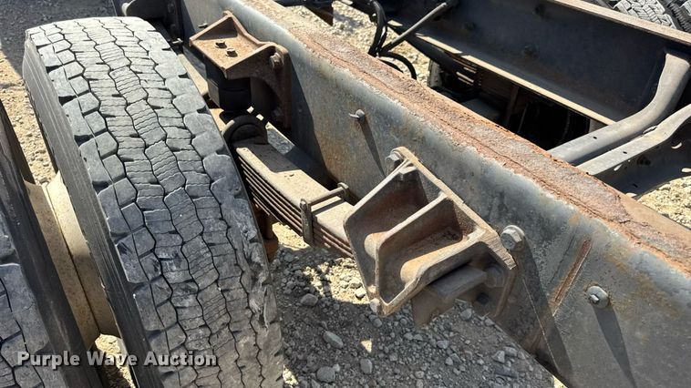 image for item DW6579 2010 International 4300 truck cab and chassis