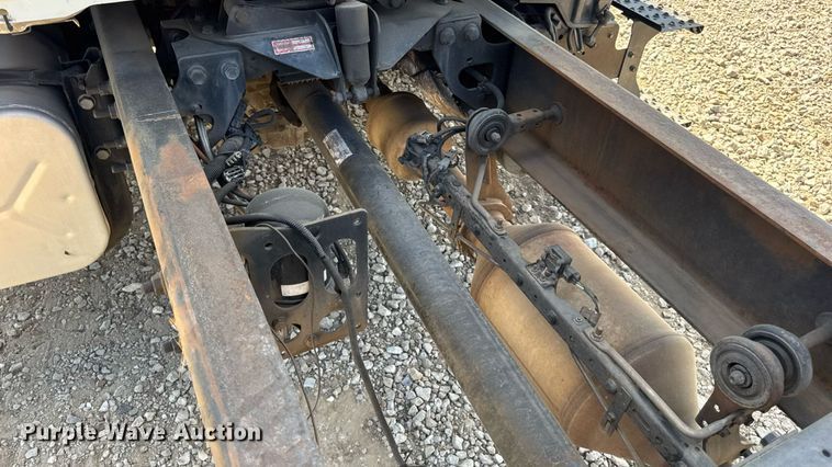 image for item DW6579 2010 International 4300 truck cab and chassis