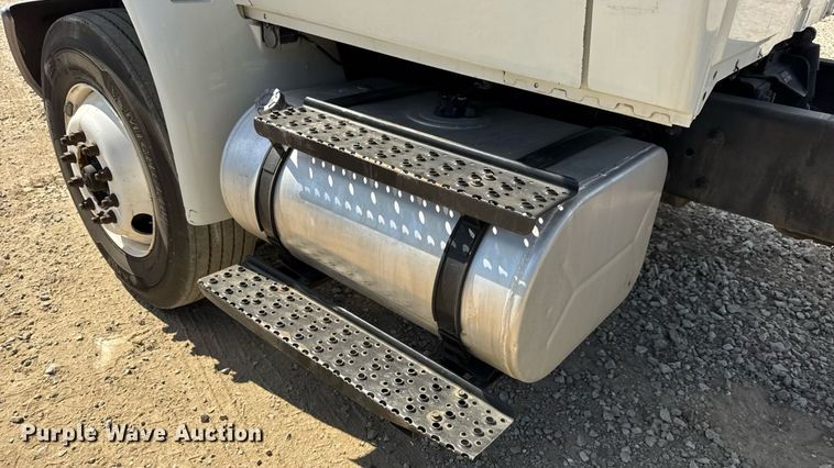 image for item DW6579 2010 International 4300 truck cab and chassis