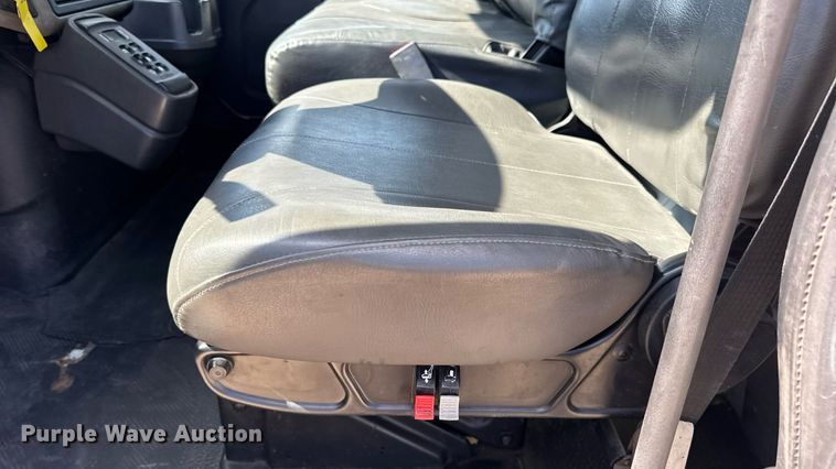 image for item DW6579 2010 International 4300 truck cab and chassis