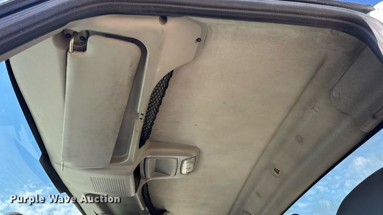 image for item DW6579 2010 International 4300 truck cab and chassis