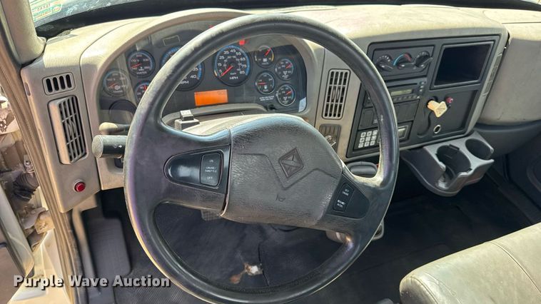 image for item DW6579 2010 International 4300 truck cab and chassis