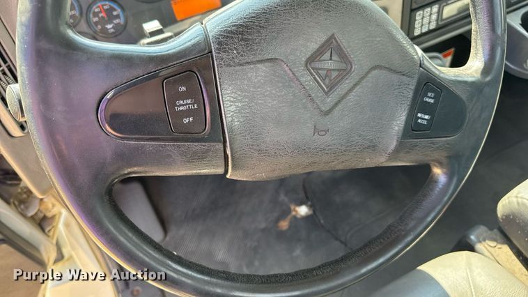 image for item DW6579 2010 International 4300 truck cab and chassis