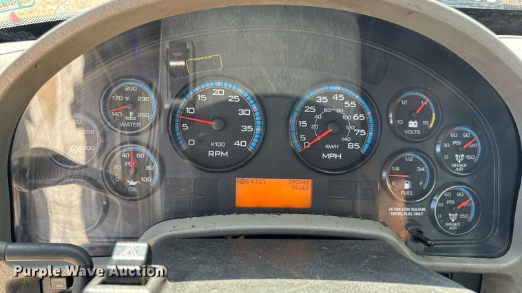 image for item DW6579 2010 International 4300 truck cab and chassis