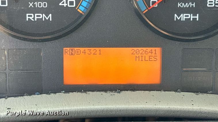 image for item DW6579 2010 International 4300 truck cab and chassis