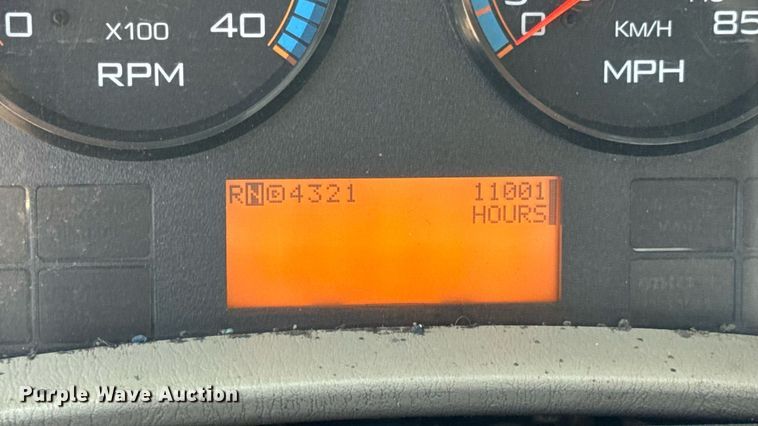 image for item DW6579 2010 International 4300 truck cab and chassis