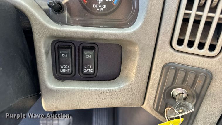 image for item DW6579 2010 International 4300 truck cab and chassis