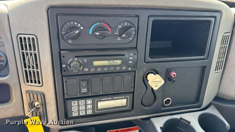 image for item DW6579 2010 International 4300 truck cab and chassis