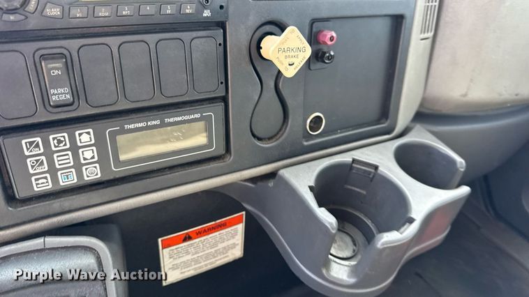 image for item DW6579 2010 International 4300 truck cab and chassis