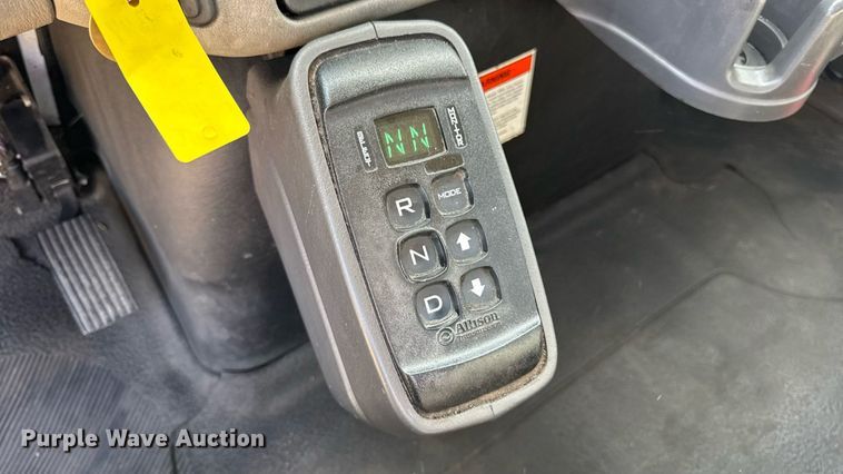 image for item DW6579 2010 International 4300 truck cab and chassis