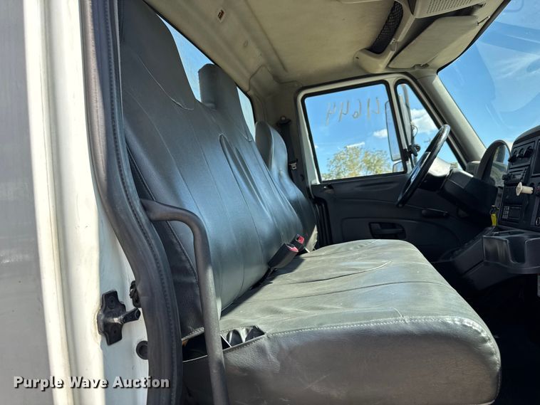 image for item DW6579 2010 International 4300 truck cab and chassis