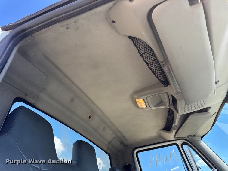 image for item DW6579 2010 International 4300 truck cab and chassis