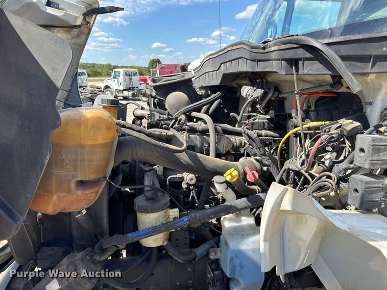 image for item DW6579 2010 International 4300 truck cab and chassis