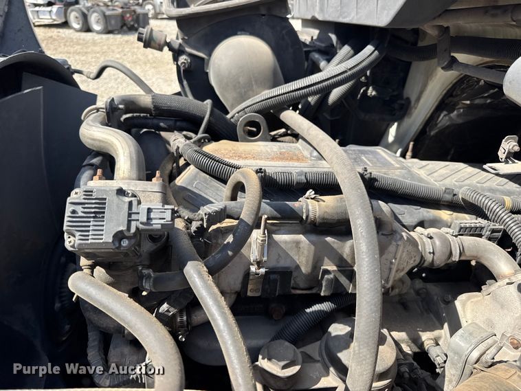 image for item DW6579 2010 International 4300 truck cab and chassis