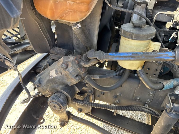 image for item DW6579 2010 International 4300 truck cab and chassis