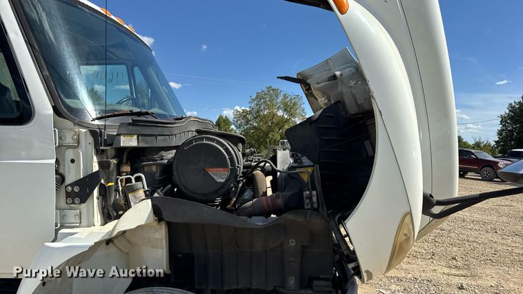 image for item DW6579 2010 International 4300 truck cab and chassis